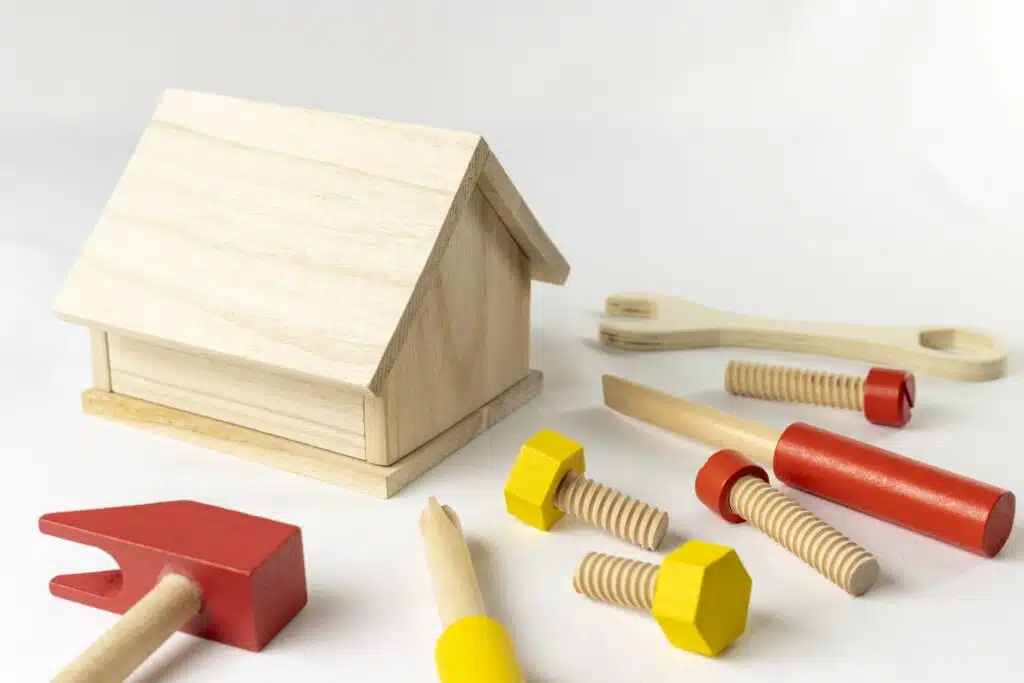 木の玩具の家　木の工具