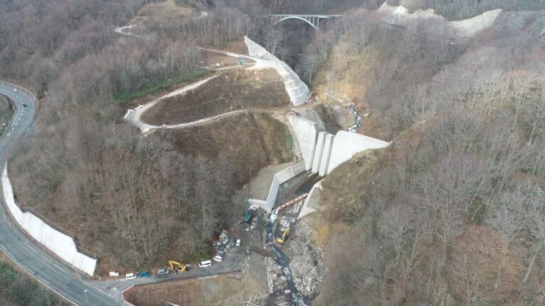 八幡平山系シガクラ沢外管理用道路工事